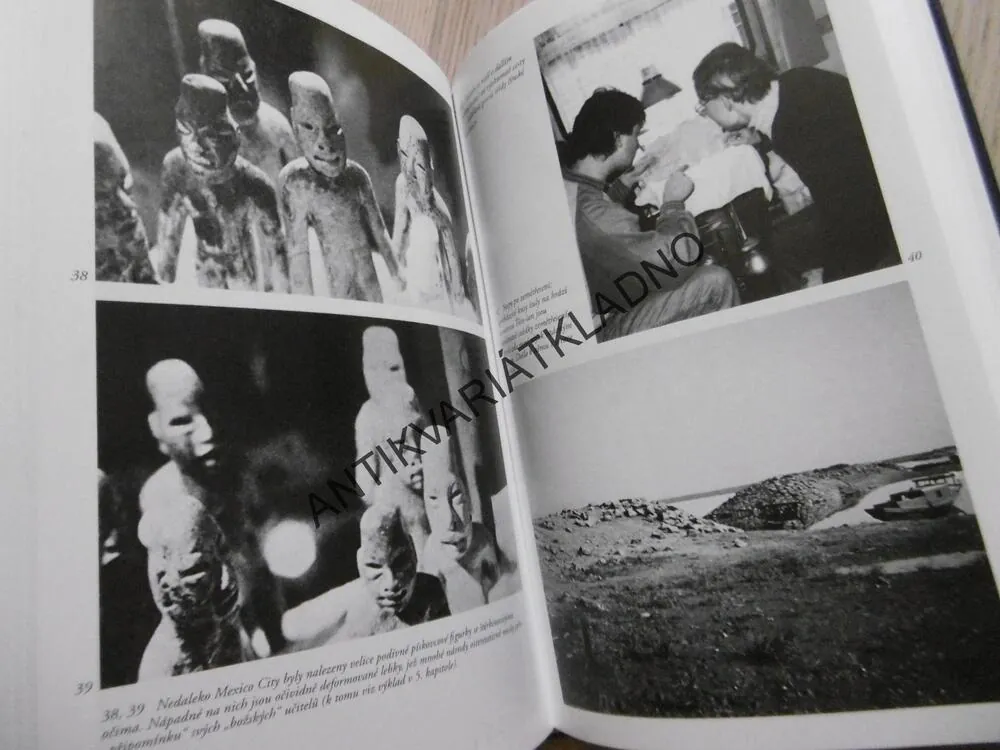 SATELITY BOHŮ, HARTWIG HAUSDORF, **an