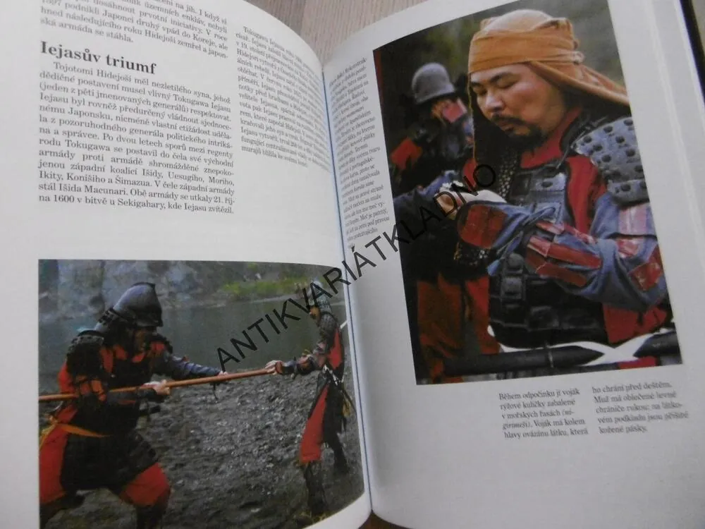 SAMURAJ, ZNOVUZROZENÝ V BAREVNÝCH FOTOGRAFIÍCH, KURE MICUO, GHISLAINE KRUIT, **an