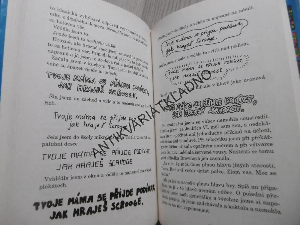V HLAVNÍ ROLI TRACEY BEAKEROVÁ, JACQUELINE WILSONOVÁ, **an