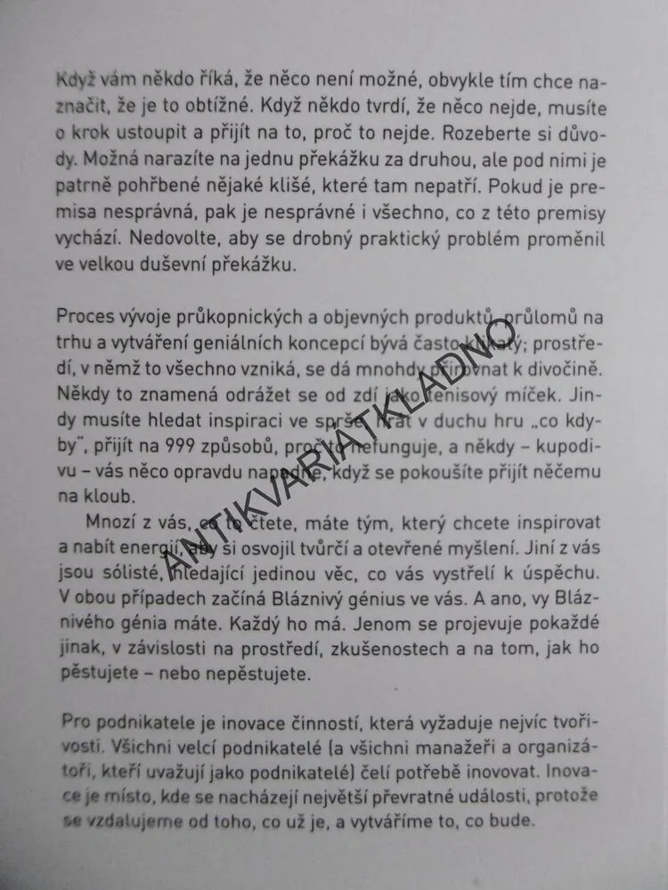 BLÁZNIVÝ GÉNIUS, RANDY GAGE, **an