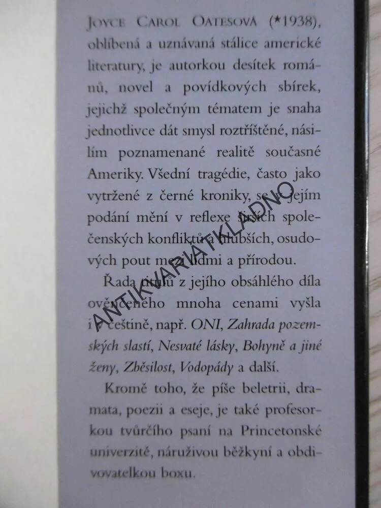 ZNÁSILNĚNÍ, JOYCE CAROL OATESOVÁ, **an
