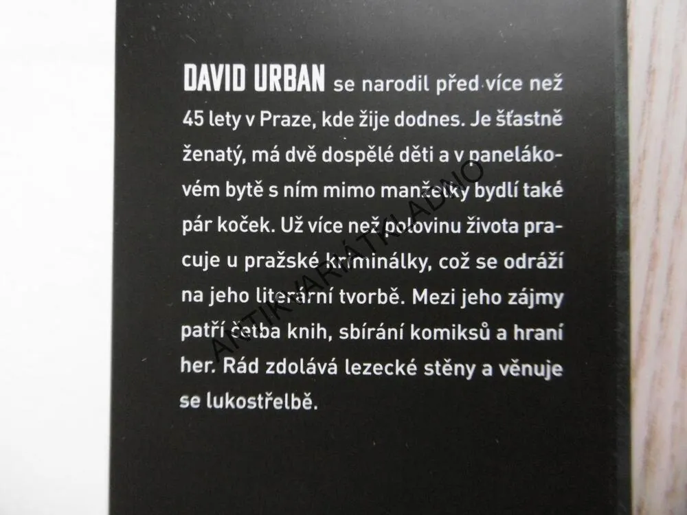 TŘI OPICE, DAVID URBAN, **an