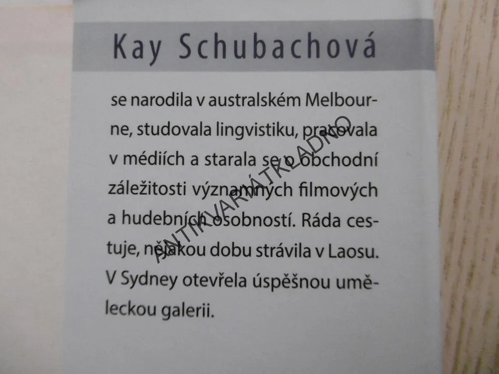 NAPROSTÝ CIZINEC, V MOCI TYRANA, KAY SCHUBACHOVÁ, **an
