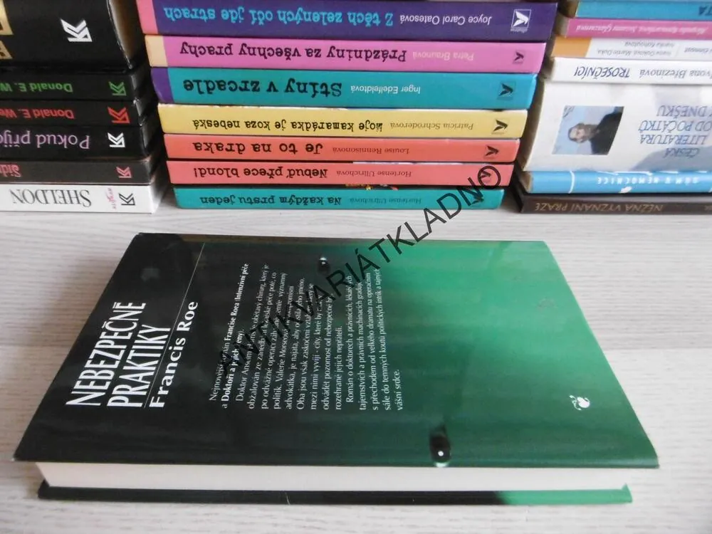 NEBEZPEČNÉ PRAKTIKY, FRANCIS ROE, **an