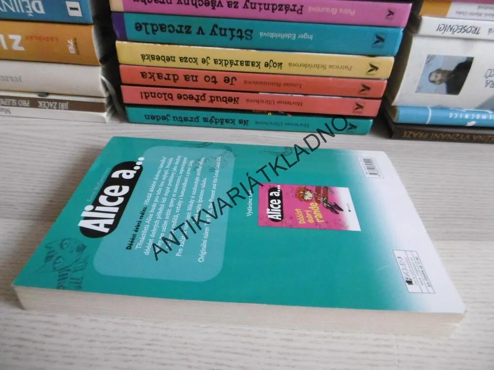 ALICE A... DÓÓÓST DOBRÁ RODINKA, KAREN MCCOMBIEOVÁ, **an