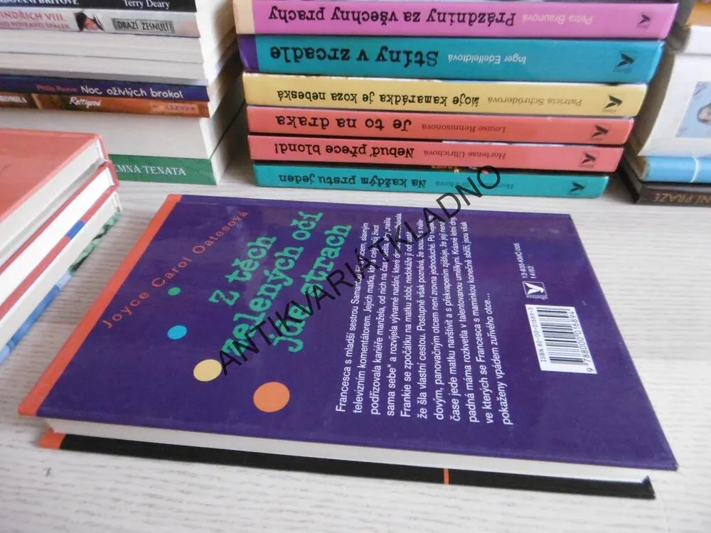 Z TĚCH ZELENÝCH OČÍ JDE STRACH, JOYCE CAROL OATESOVÁ, **an