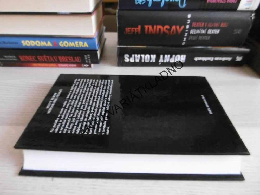 NEDOSTATEK DŮKAZŮ, SCOTT TUROW, **an