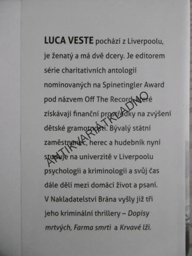 SBĚRATEL KOSTÍ, LUCA VESTE,  **an