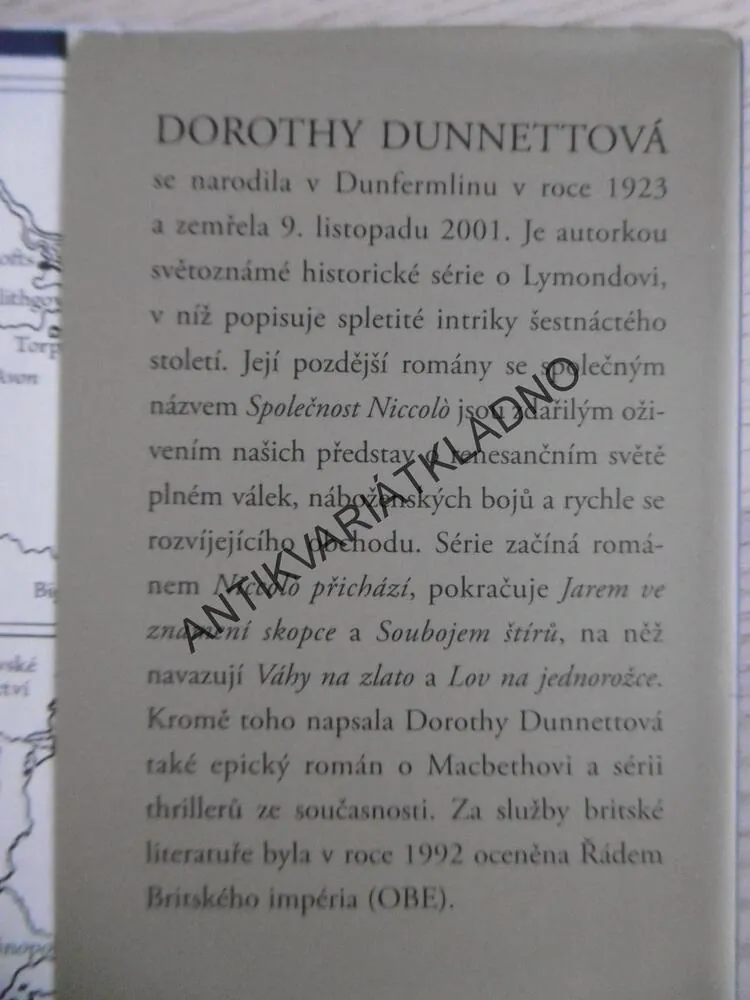 LOV NA JEDNOROŽCE, DOROTHY DUNNETTOVÁ, **an