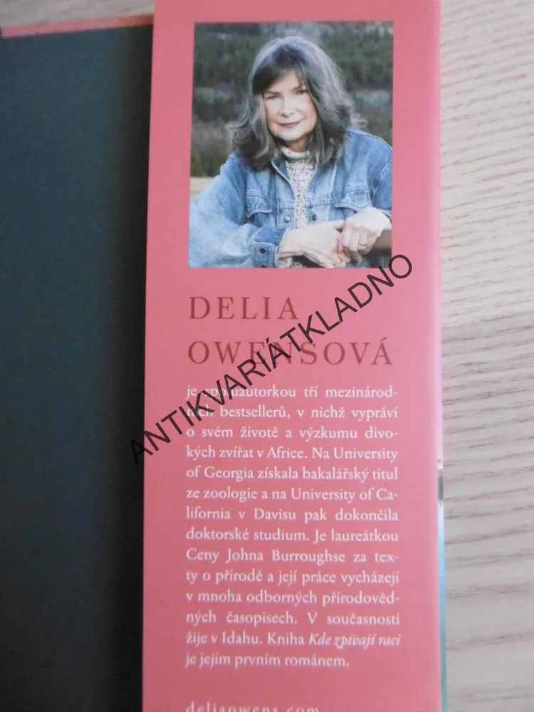 KDE ZPÍVAJÍ RACI, DELIA OWENSOVÁ, **an