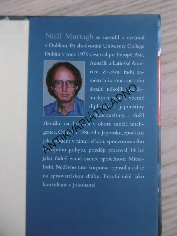 MODROOKÝ ZAMĚSTNANEC JAPONSKÉ FIRMY, VÁŽENÝM DOŽIVOTNÍM HOSTEM MITSUBISHI, NIALL MURTAGH, **an
