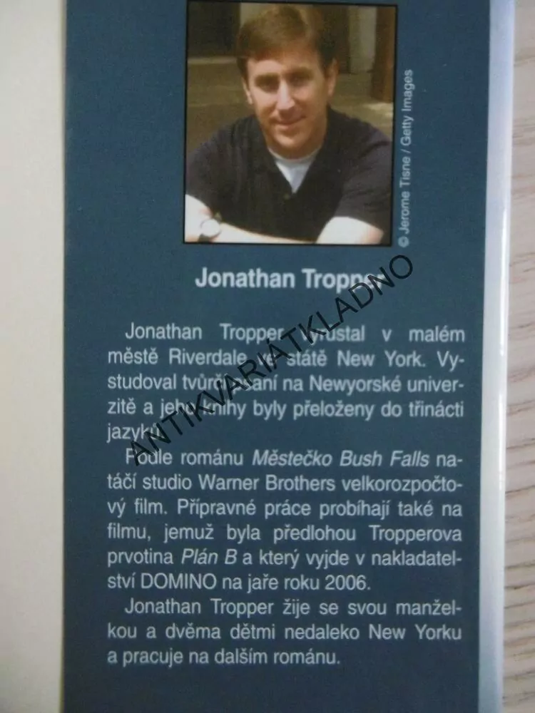 MĚSTEČKO BUSH FALLS, JONATHAN TROPPER, **an