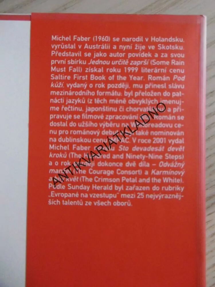 POD KŮŽÍ, MICHEL FABER, **an
