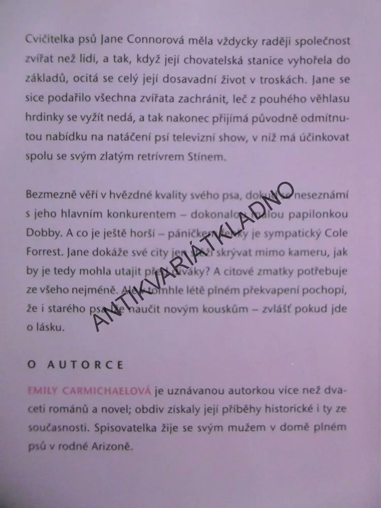 SMEČKA, EMILY CARMICHAELOVÁ, **an