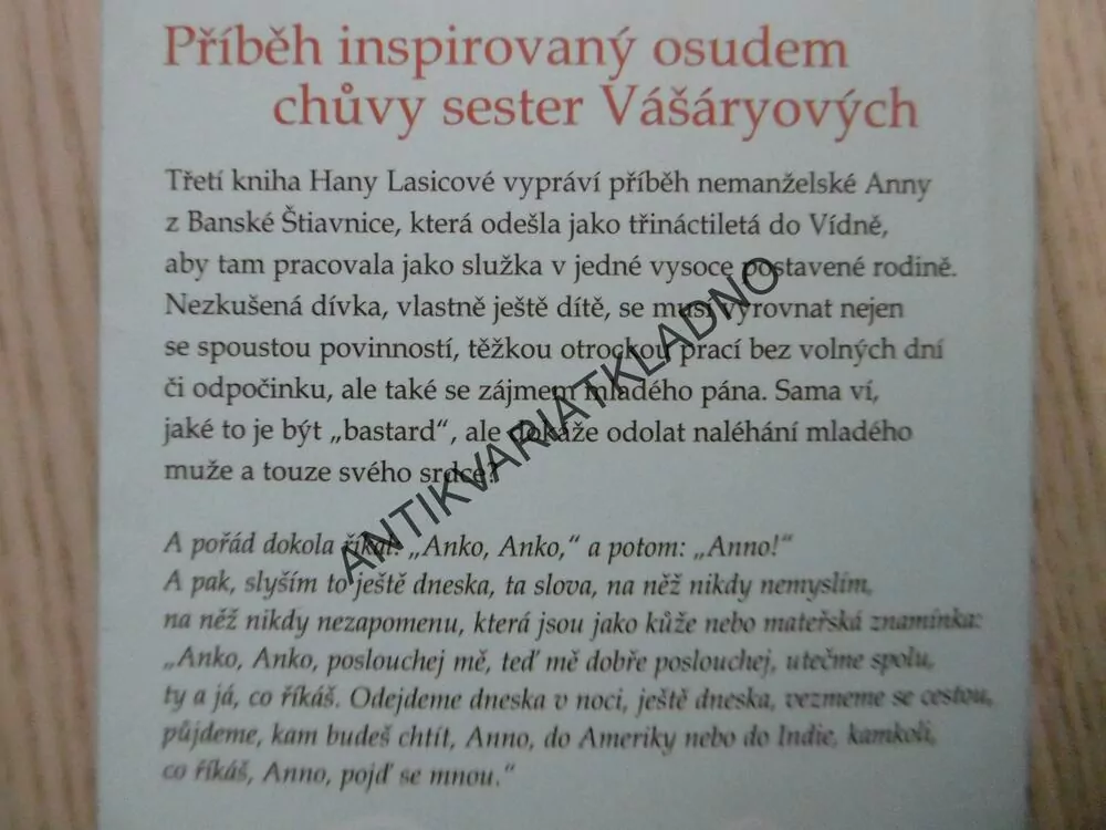 SLUŽKA, HANA LASICOVÁ, **an