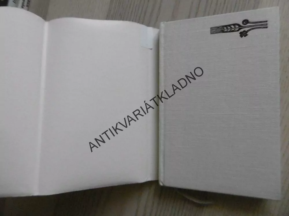 SMĚŠNÉ LÁSKY, MILAN KUNDERA, **an