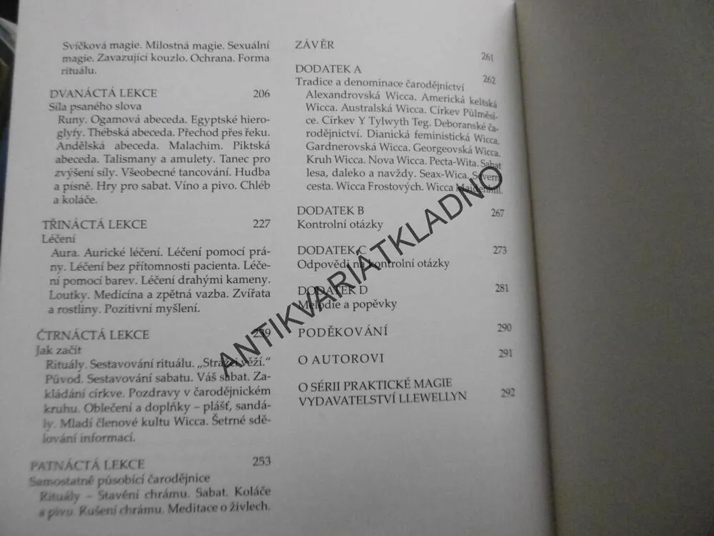 VELKÁ UČEBNICE ČARODĚJNICTVÍ A MAGIE, RAYMOND BUCKLAND, **an