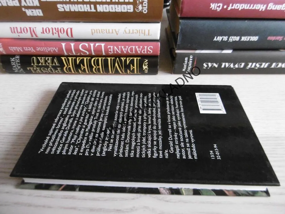 AYE-AYE A JÁ, GERALD DURRELL, **an