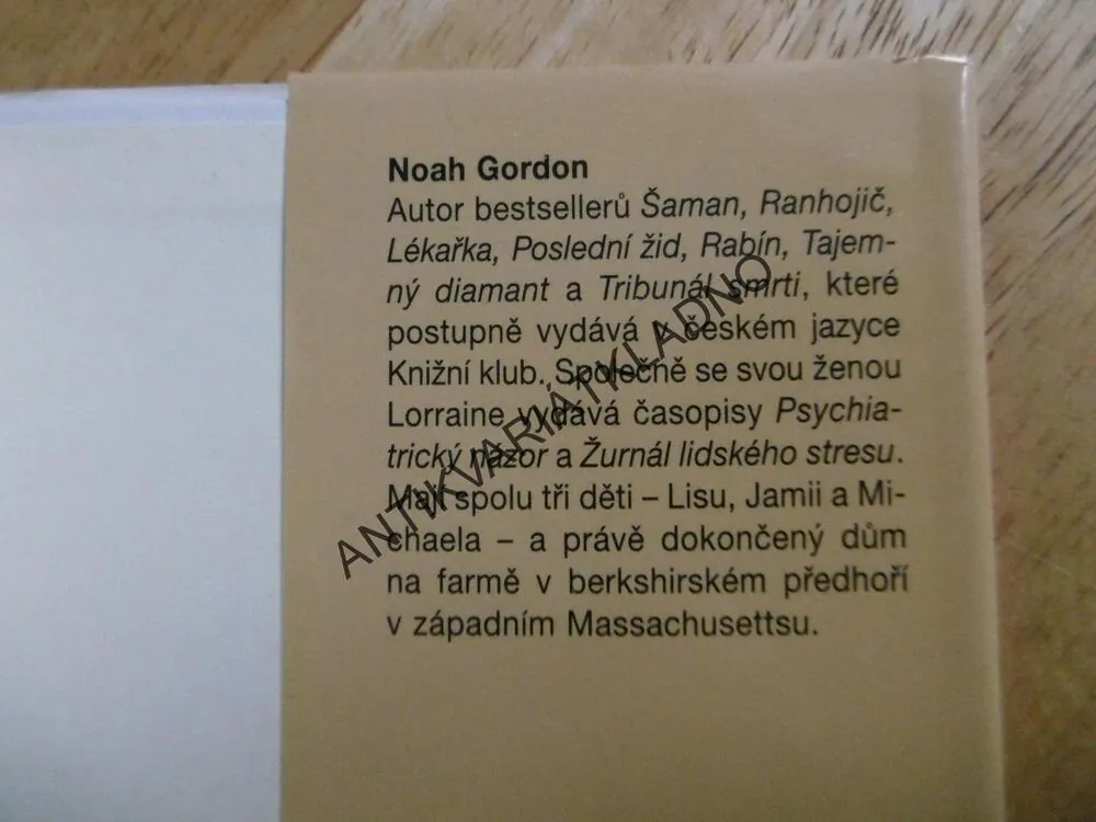 TRIBUNÁL SMRTI, NOAH GORDON, **an