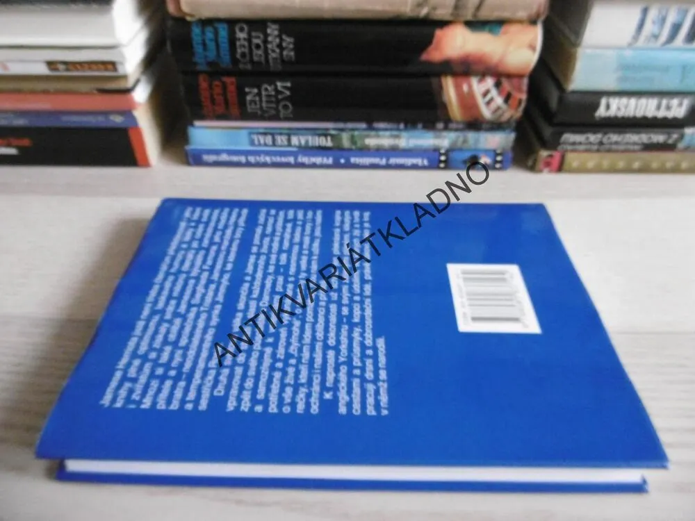 ZVĚROLÉKAŘ V JEDNOM KOLE, JAMES HERRIOT, **an