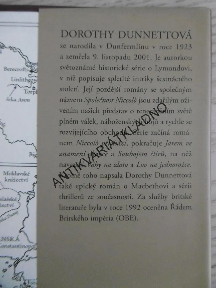 LOV NA JEDNOROŽCE, DOROTHY DUNNETTOVÁ, **an