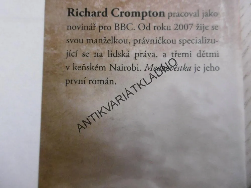 MEDOZVĚSTKA, RICHARD CROMPTON, **an