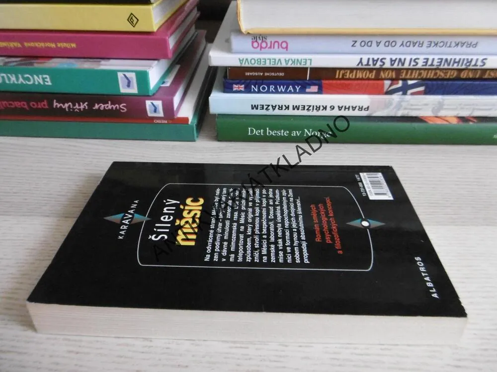 ŠÍLENÝ MĚSÍC, ALGIS BUDRYS, **an