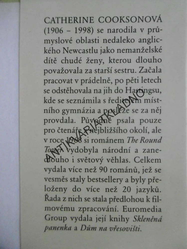 ODCIZENÍ, CATHERINE COOKSONOVÁ, **an