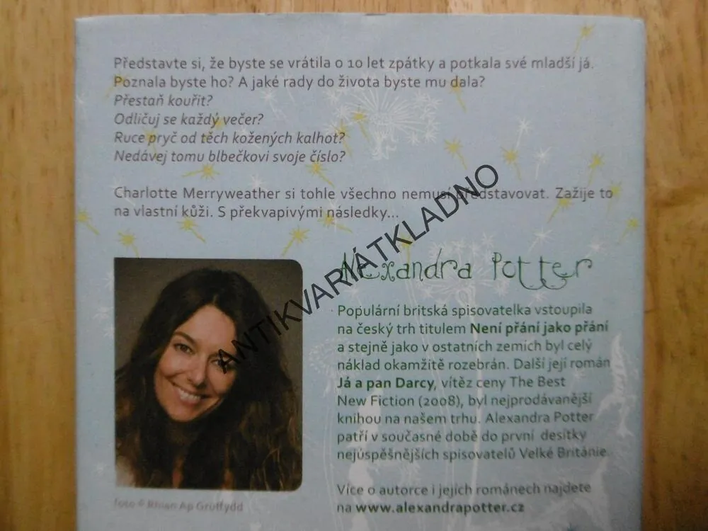 KDE JE TA HOLKA? ALEXANDRA POTTER, **an