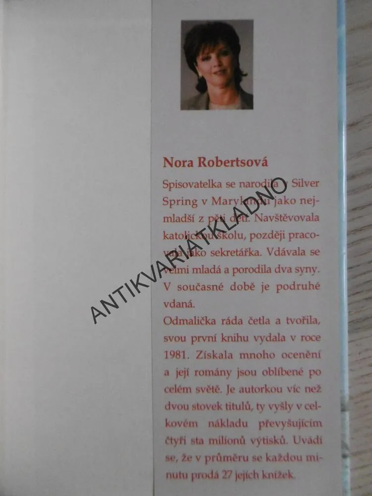 ŽHAVÝ LED, NORA ROBERTSOVÁ, **an