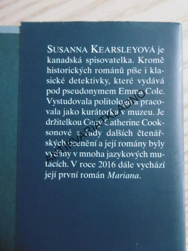 ZIMNÍ MOŘE, SUSANNA KEARSLEYOVÁ, **an