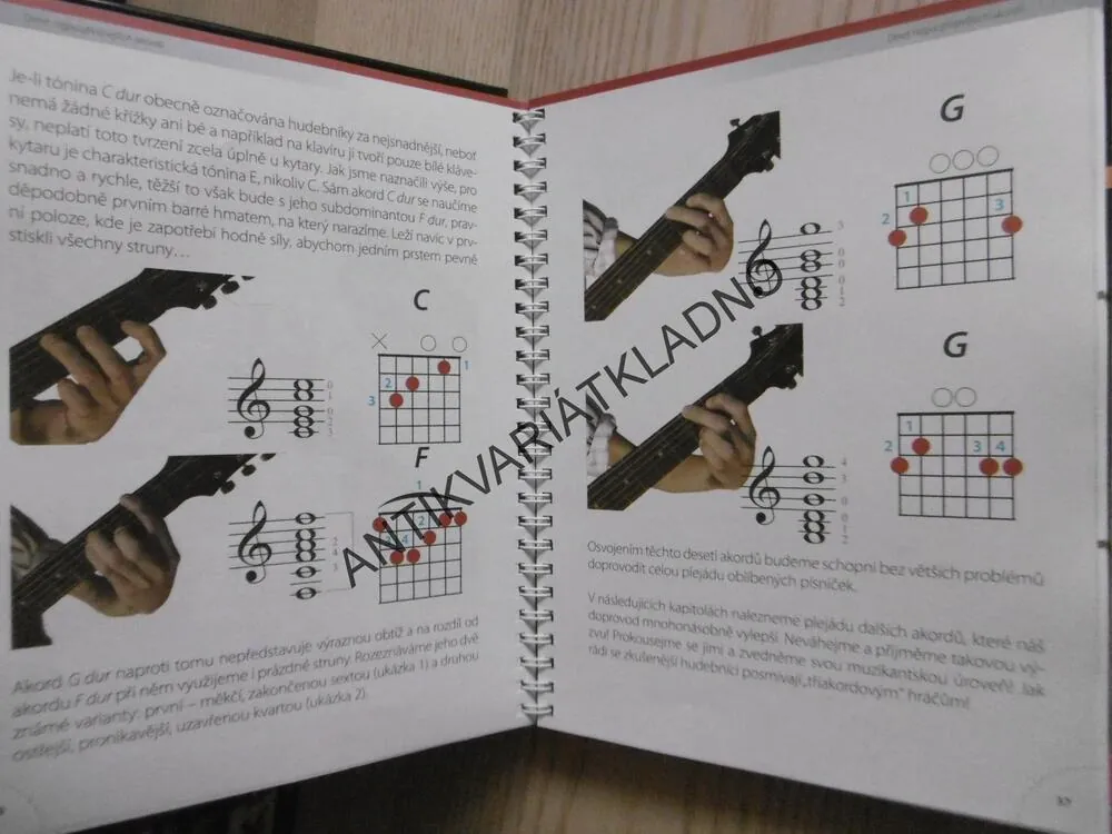 KYTAROVÉ AKORDY, ONDŘEJ JIRÁSEK, VRATISLAV ZOCHR, **an