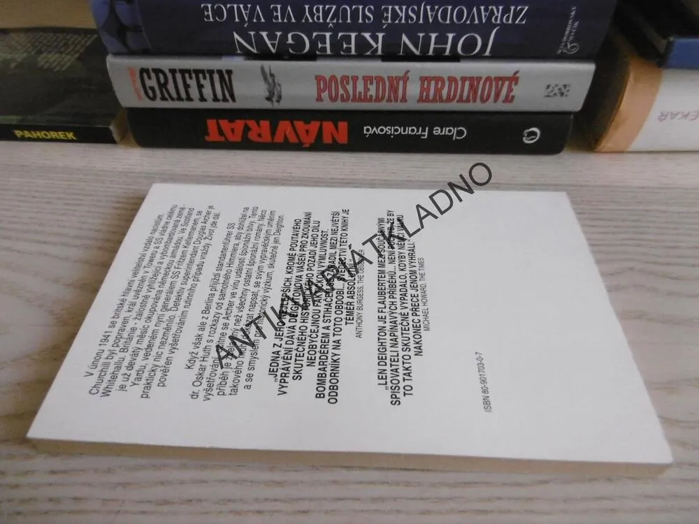 SS-GB, LEN DEIGHTON, **an