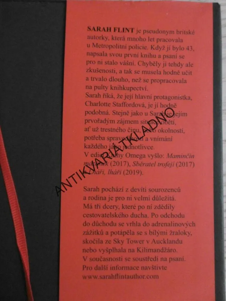 LHÁŘI LHÁŘI, SARAH FLINT, **an