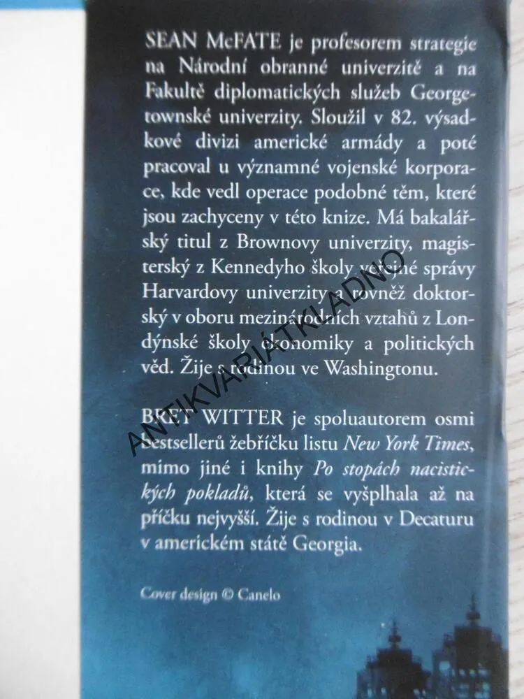 STÍNOVÁ VÁLKA, SEAN MCFATE, **an