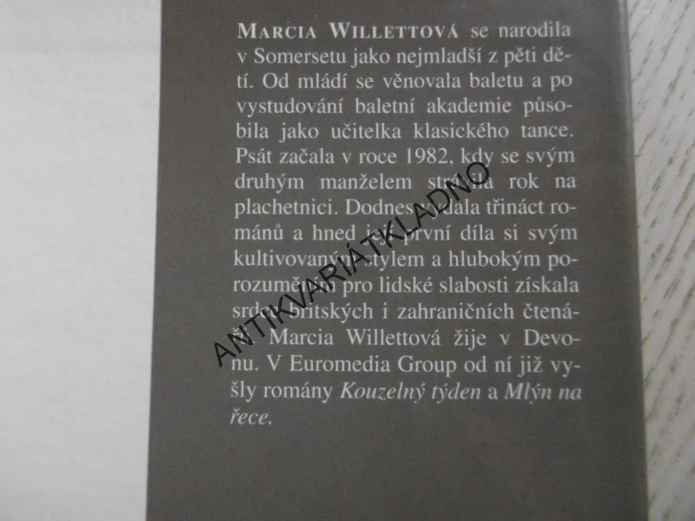 DŮM NAD STRŽÍ, MARCIA WILLETOVÁ, **an