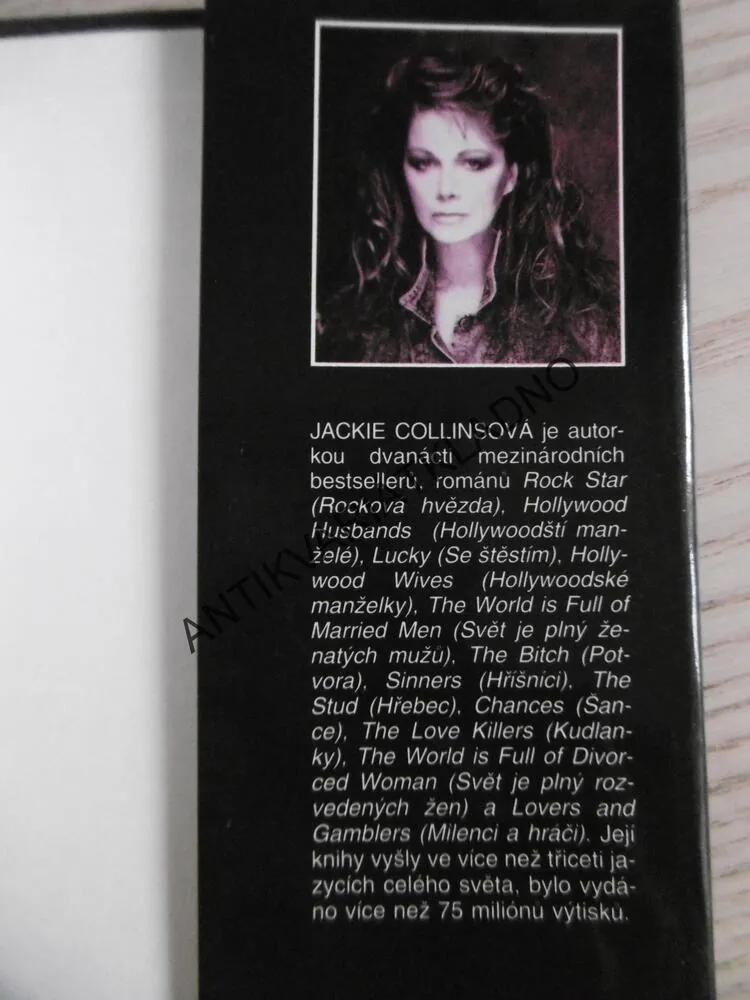 SVĚT JE PLNÝ ROZVEDENÝCH ŽEN, JACKIE COLLINSOVÁ, **an