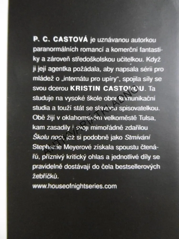 ZRAZENÁ, ŠKOLA NOCI 2, KRISTIN CASTOVÁ, P. C. CASTOVÁ, **an