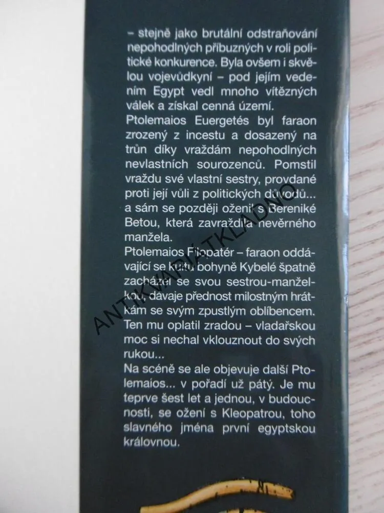 DCERA KROKODÝLA, DUNCAN SPROTT, **an