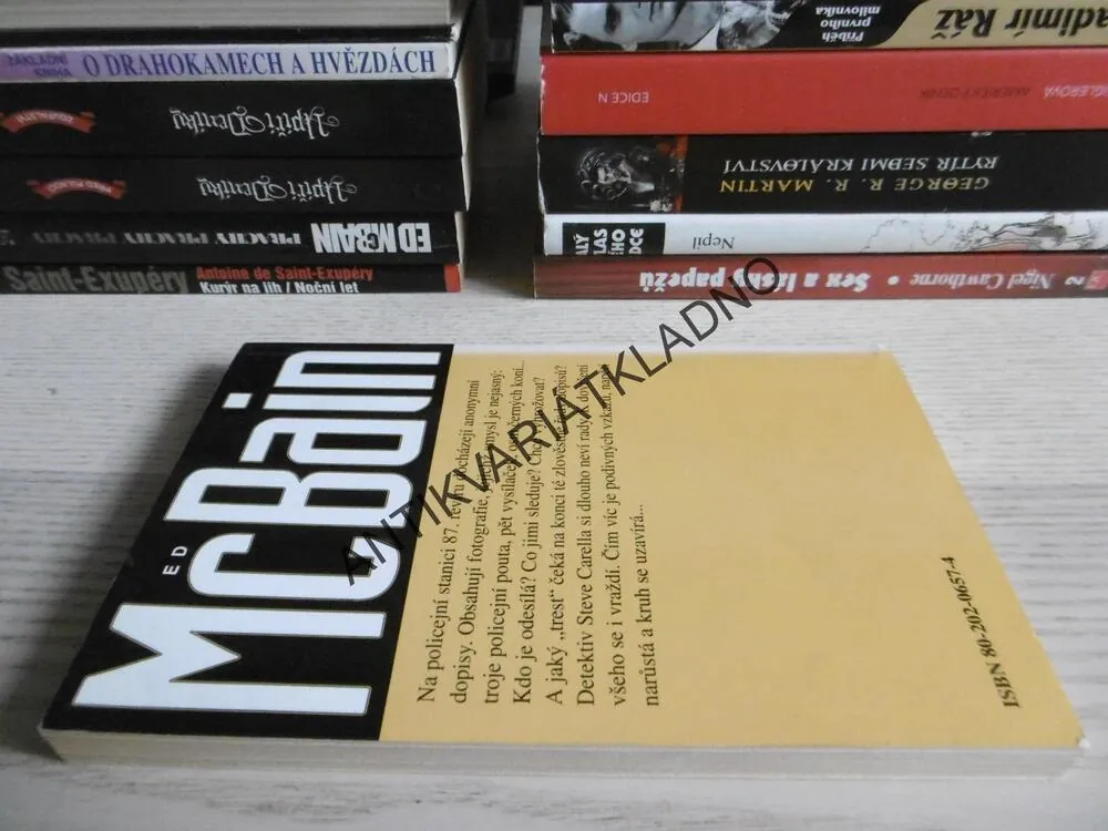 OSM ČERNÝCH KONÍ, ED MCBAIN, **an