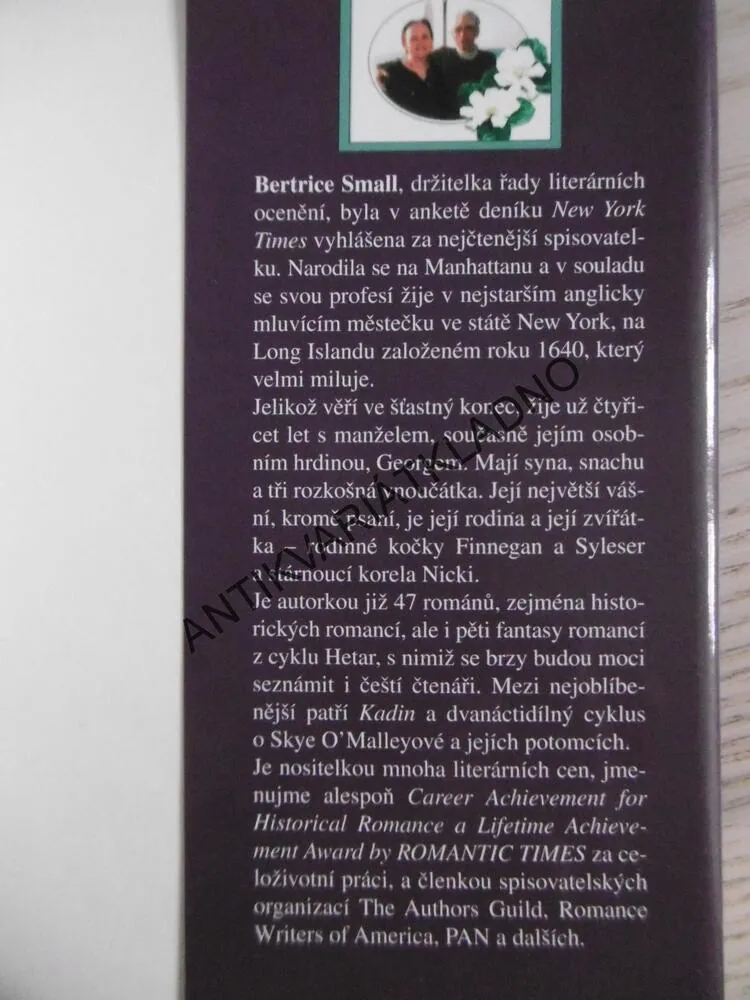 VZDÁLENÉ ZÍTŘKY, BERTRICE SMALL, **an