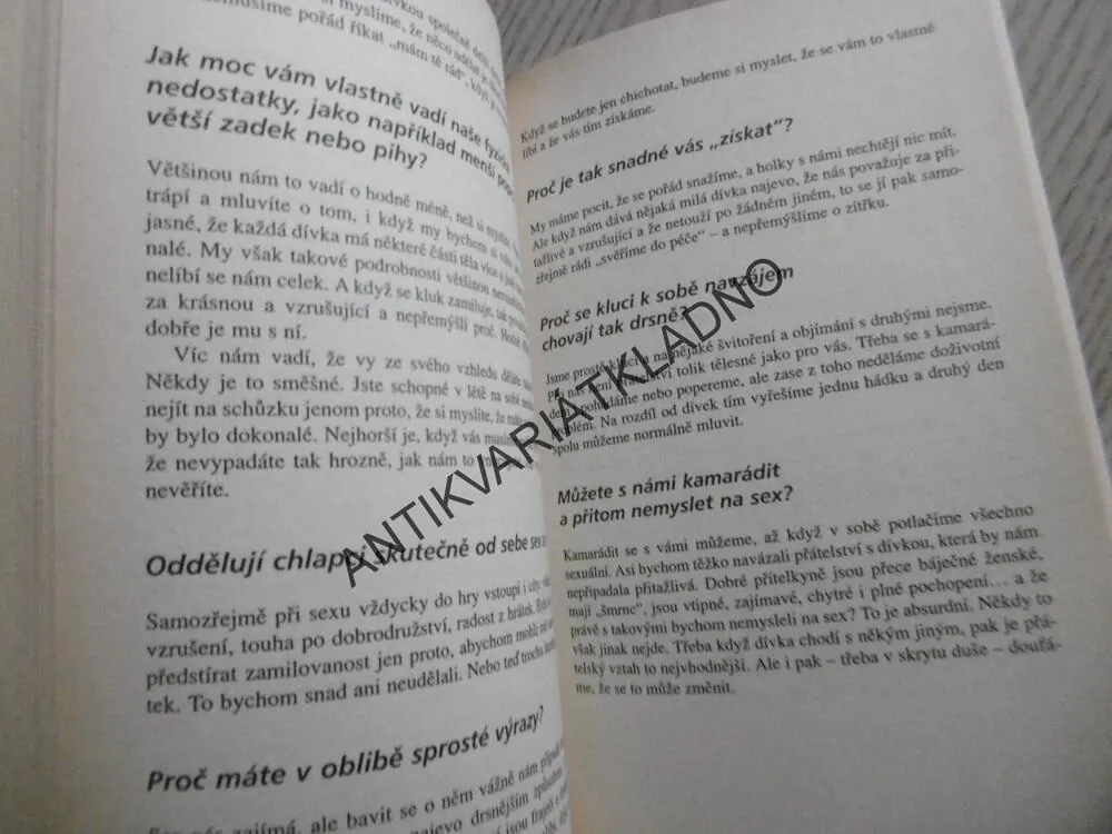 CO BY MĚLY DÍVKY VĚDĚT O LÁSCE, SYLVIA SCHNEIDEROVÁ, **an
