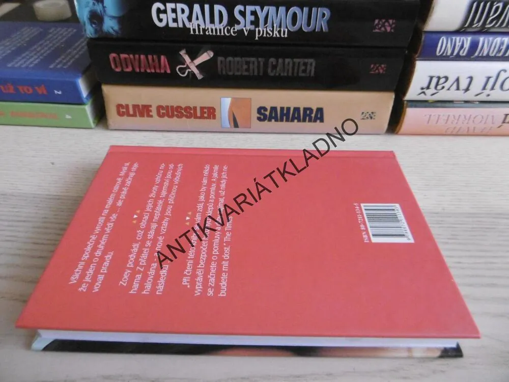 ZOEY PODVÁDÍ, KATHERINE APPLEGATE, **an