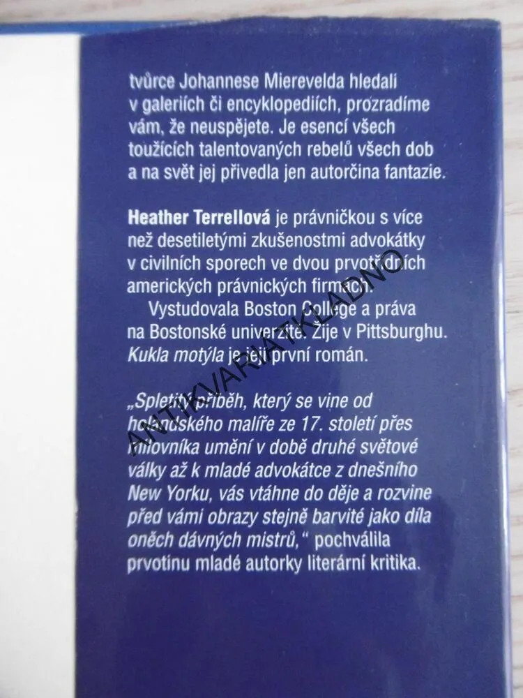 KUKLA MOTÝLA, HEATHER TERRELLOVÁ, **an
