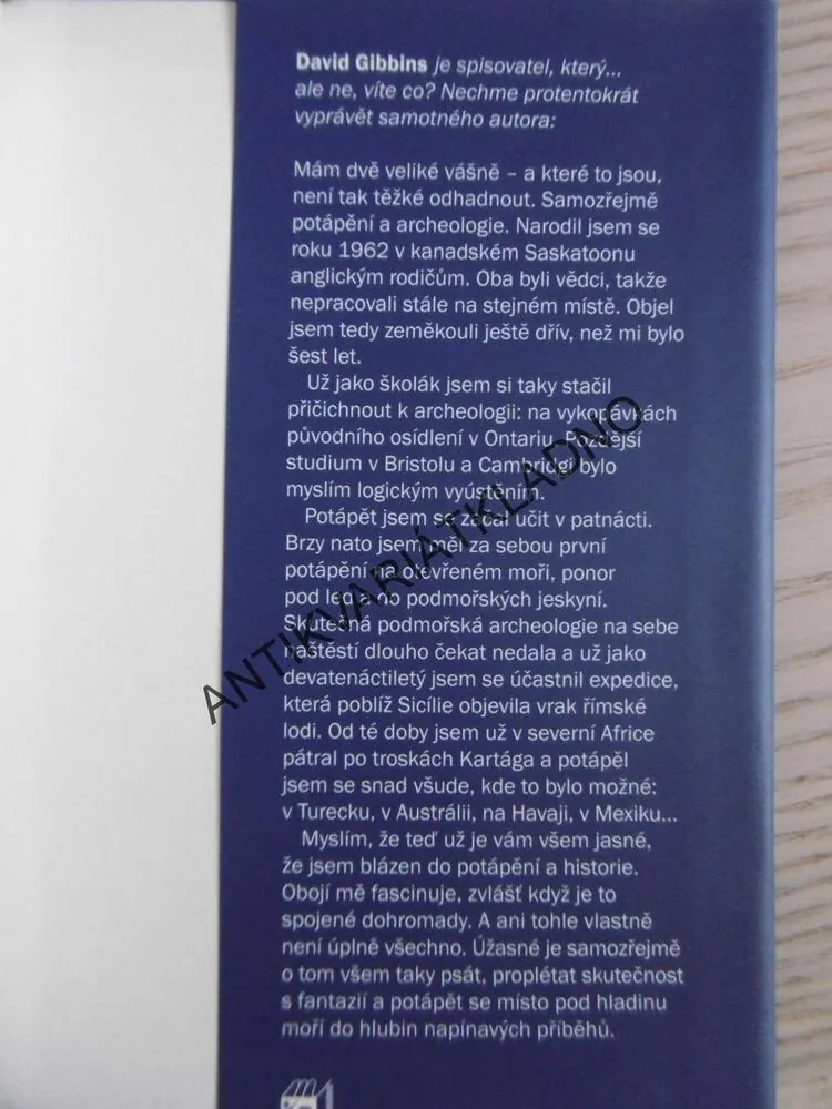 TYGŘÍ BOJOVNÍK, DAVID GIBBINS, **an