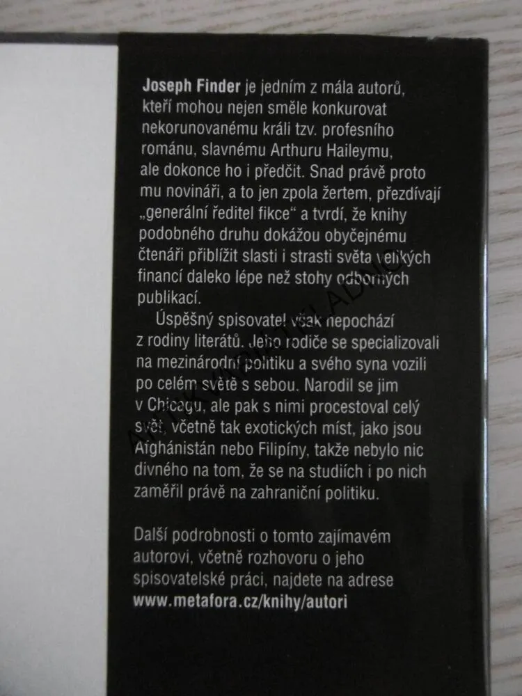 ZMIZELÝ, JOSEPH FINDER, **an