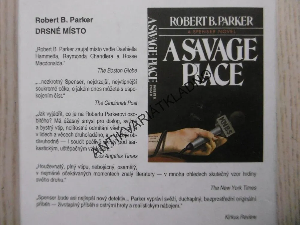 DRSNÉ MÍSTO, ROBERT B. PARKER, **an