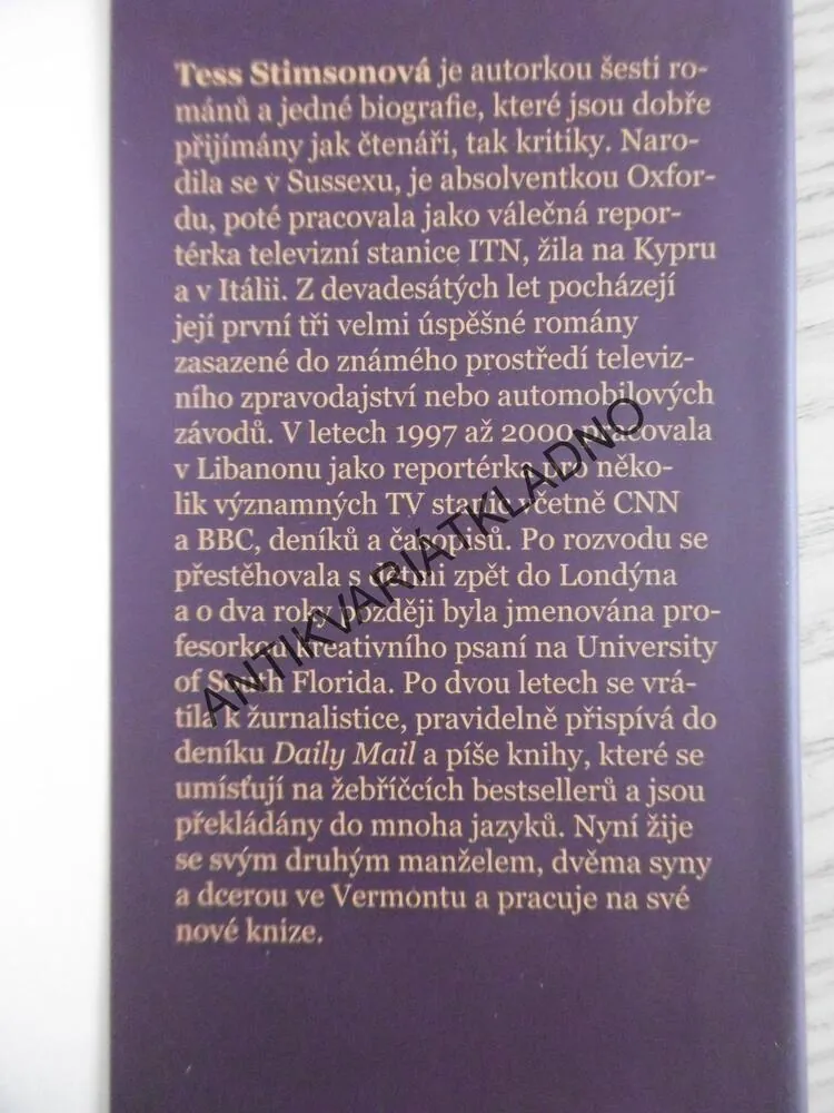 KRUH ZÁLETNÍKŮ, TESS STIMSONOVÁ, **an