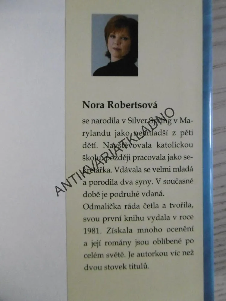 ZAVÁTÉ STOPY, NORA ROBERTSOVÁ, **an