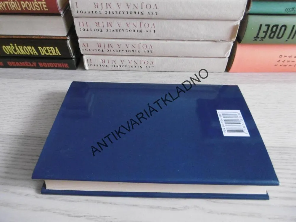 BÍLÝ ŽRALOK, PETER BENCHLEY, **an